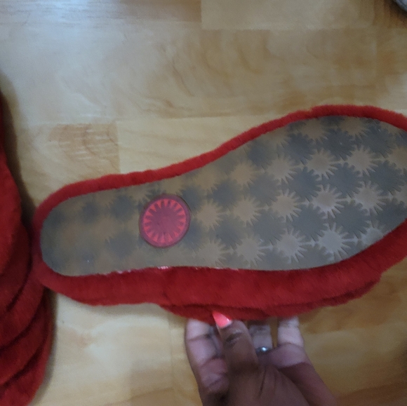 Ugg Red Fluff Slide - Picture 7 of 9